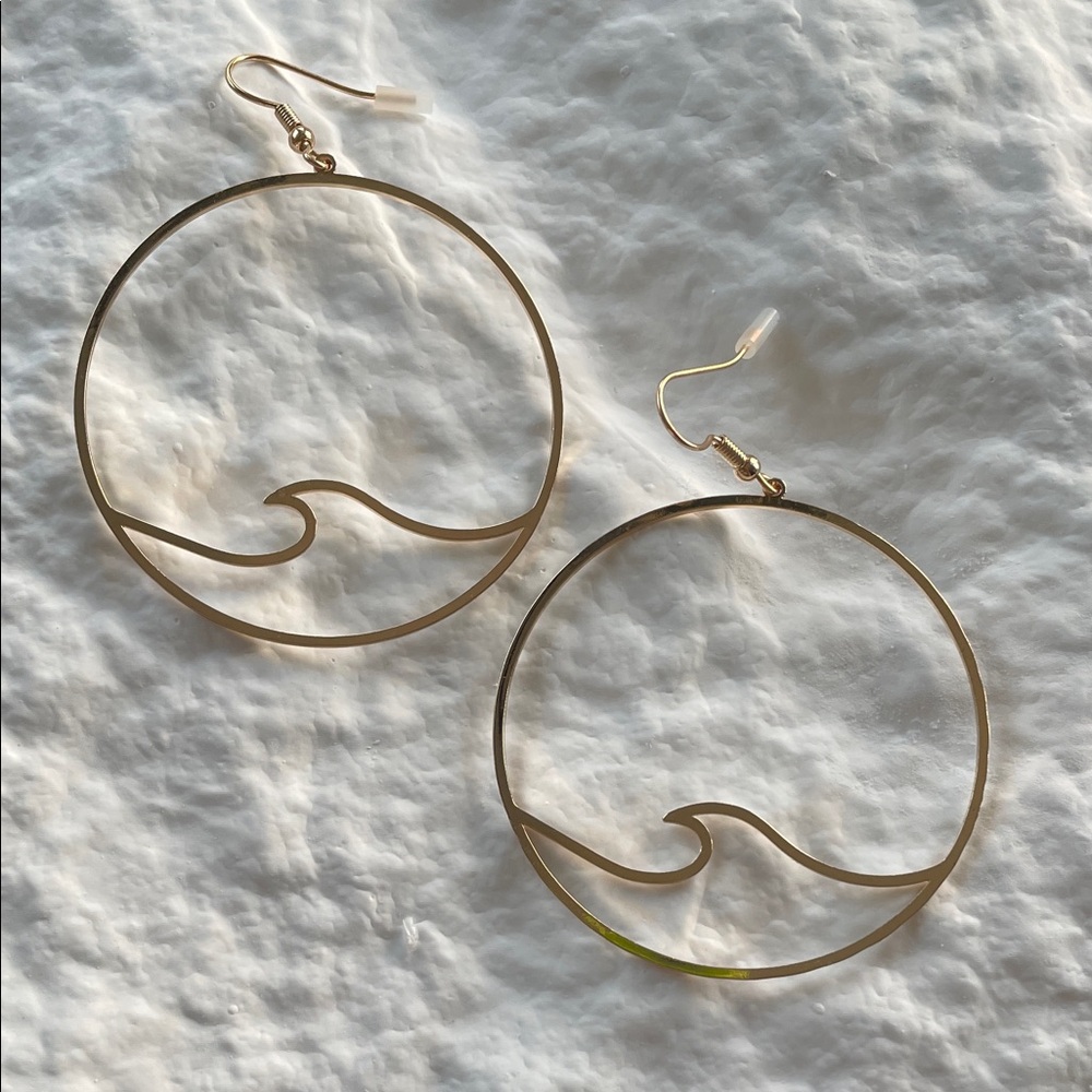 Elegant Gold Wave Hoop Earrings